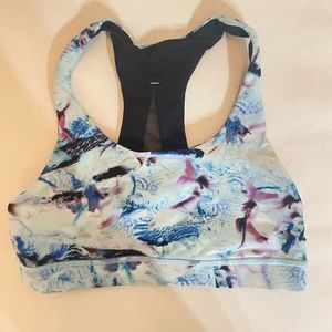 Lululemon sports bra size 6